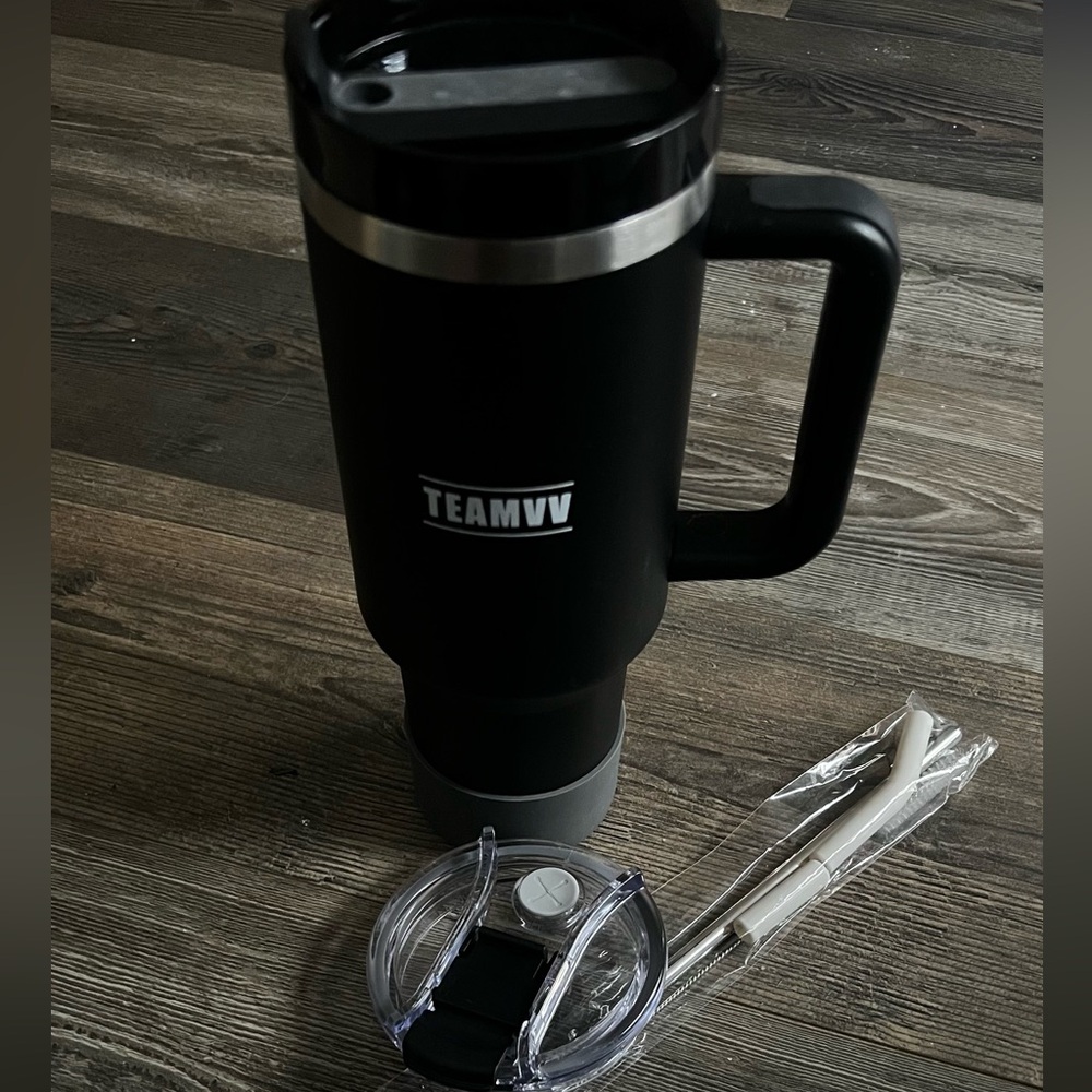 TEAMVV 40 oz Travel Tumbler Black with Gray accents EUC